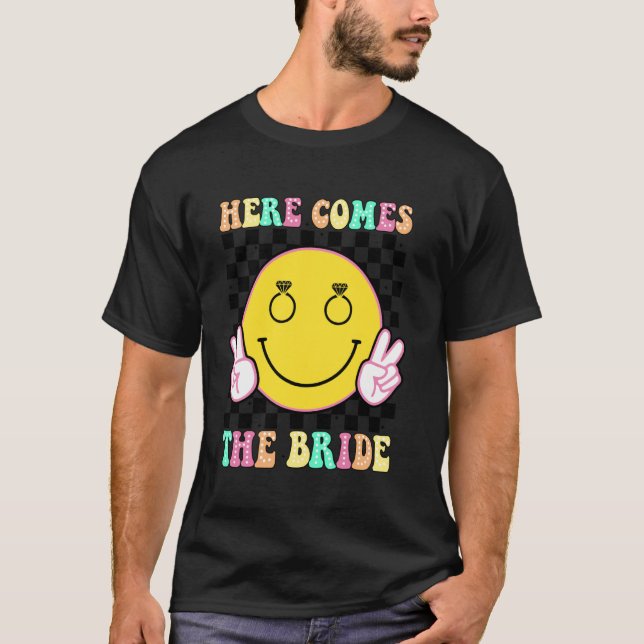 Hier kommt der Bride Groovy Junggeselinnen-Abschie T-Shirt (Vorderseite)