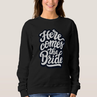 Hier kommt die Braut Junggesellinnenabschied Braut Sweatshirt