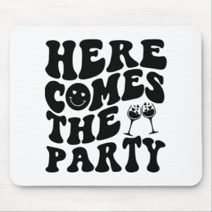 Hier kommt die Braut Party Retro Groovy Junggesell Mousepad