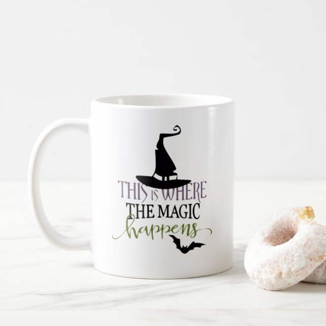 Hier kommt die Magie zu Halloween Kaffeetasse (Mit Donut)