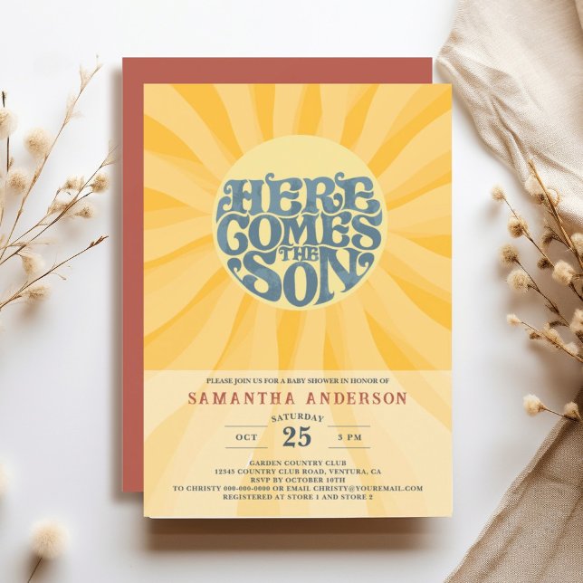 Hier kommt die Son Retro Baby Dusche Einladung (Here Comes the Son retro baby shower invitation features fun sun shape typography with rays.)