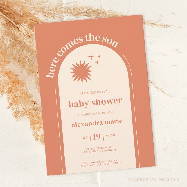Hier kommt die Son Terracotta Boho Babydusche Einladung (Terracotta, Here comes the son, boho baby shower invitation. With arc, sunshine and stars details)