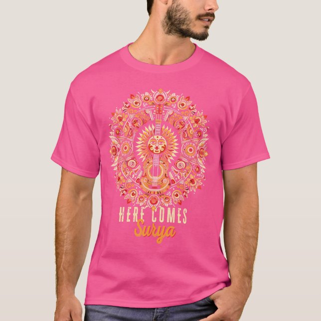 Hier kommt die ... Surya T-Shirt (Vorderseite)