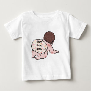 Hier kommt Trouble Baby T-shirt