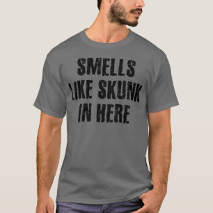 Hier riecht's nach Stinktier 2 T-Shirt