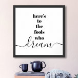 Hier sind die Narren, die Typografie White Black t Poster<br><div class="desc">"Hier sind die Narren, die träumen." Seien Sie einer von denen, die immer ihre optimistische Kontrolle ihre Vision und Wünsche lasse. Dieses krasse, moderne, grafische, minimalistische Poster kombiniert fett-serielle Typografie mit handgeschriebener Kalligraphie-Schrift, alles in Schwarz und Weiß. Tolle inspirierende Zitat und Motivation, Sie den ganzen Tag inspirieren. Ideal für Ihr...</div>