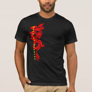 Hier sind Drachen mythischer roter chinesischer Dr T-Shirt