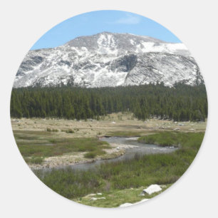 High Country Mountain Stream I Runder Aufkleber