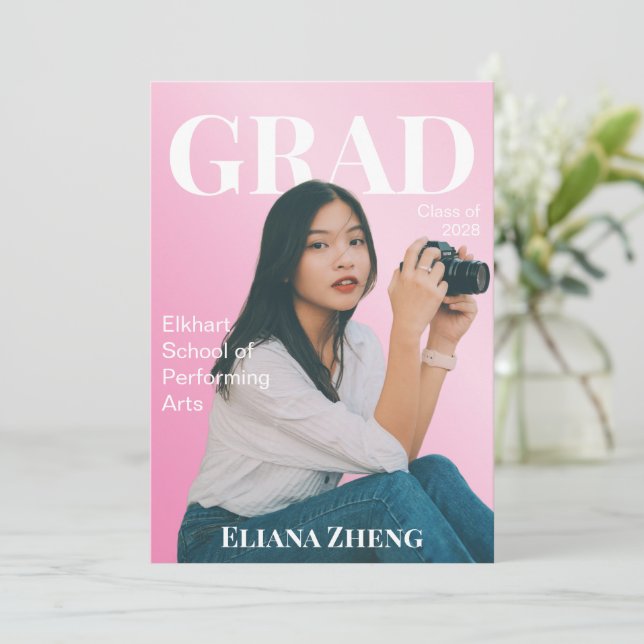 High School Magazine Style Graduation Announcement Einladung (Stehend Vorderseite)