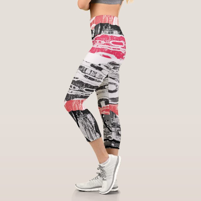 High Waisted Yoga Capris – Abstract Land (Links)