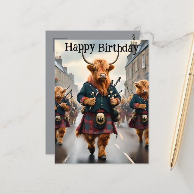 Highland Cow Bagpipe Band, Geburtsdatum Postkarte (Vorderseite/Rückseite Beispiel)