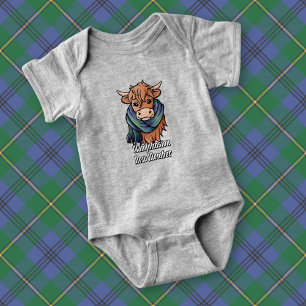 Highland Cow mit Johnston Tartan Scarf Baby Strampler