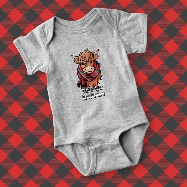 Highland Cow mit Rob Roy MacGregor Tartan Scarf Baby Strampler (Von Creator hochgeladen)