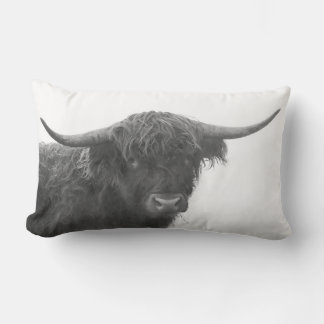 Highland Cow Pillow Black & White Lendenkissen