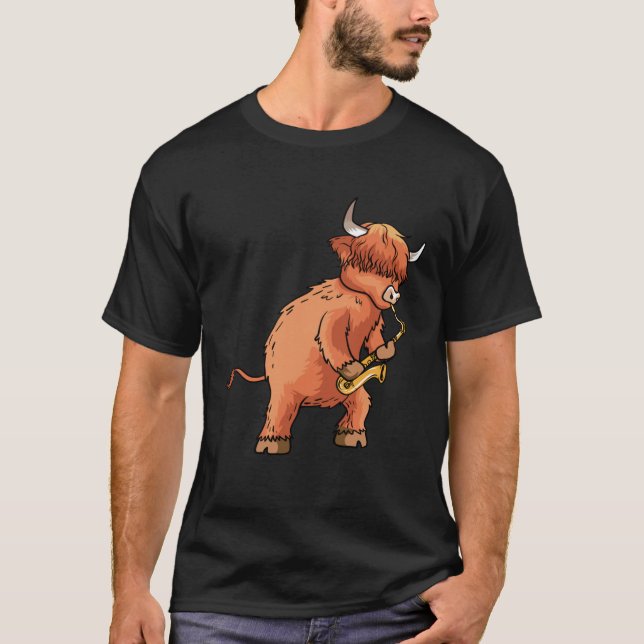 Highland Cow Saxophone Music T-Shirt (Vorderseite)