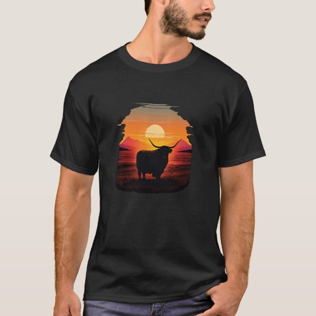 Highland Cow Scottish Cattle Sunset T-Shirt (Vorderseite)