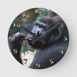 Highland Gorilla - Picking Teeth Runde Wanduhr