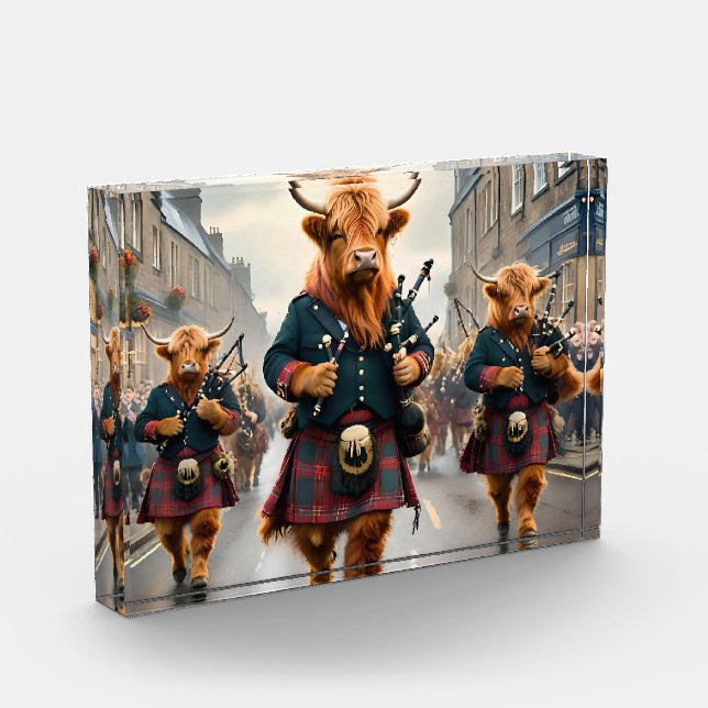Highland Harmony: Bagpipe Highland Cow Band Fotoblock (Links)