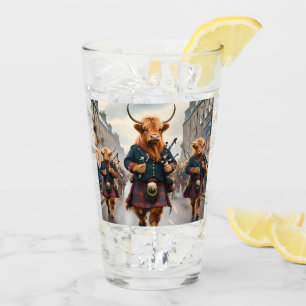 Highland Harmony: Bagpipe Highland Cow Band Glas