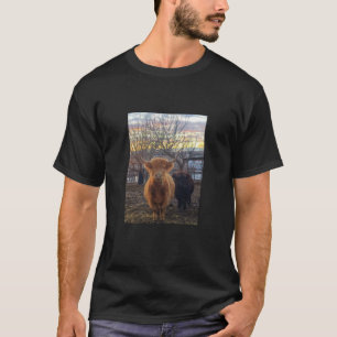 Highland-Kuh mit ihrem Kalb T-Shirt