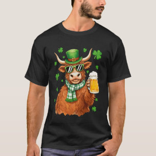 Highland-Kuh trinkt Bier Leprechaun St. Patrick's T-Shirt