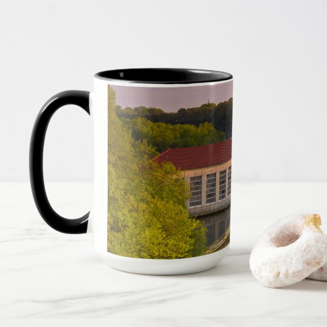 Highland Park Powerhouse und Dam Tasse (Mit Donut)