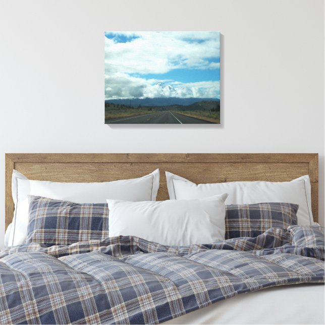 Highway 97 trifft Mount Shasta Leinwanddruck (Insitu (Schlafzimmer))