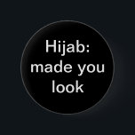 Hijab: "Made You Look Button" Button<br><div class="desc">Es ist schlechte Manieren,  zu starren.</div>
