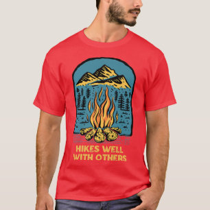 Hikes gut mit anderen Wanderfreunden wandern Buddy T-Shirt
