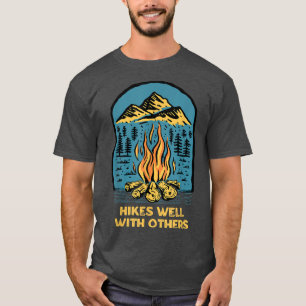 Hikes gut mit anderen Wanderfreunden wandern Buddy T-Shirt