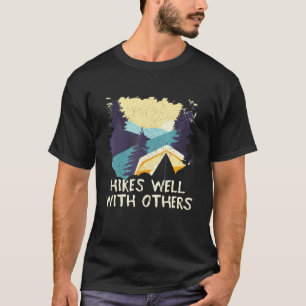 Hikes gut mit anderen Wanderfreunden wandern Buddy T-Shirt