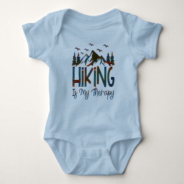 Hiking Is My Therapy, Funny Hiking Baby Bodysuit Baby Strampler (Vorderseite)