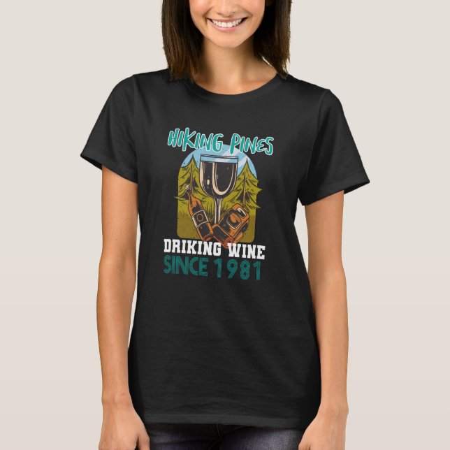 Hiking pines drinking wine since 1981 T-Shirt (Vorderseite)