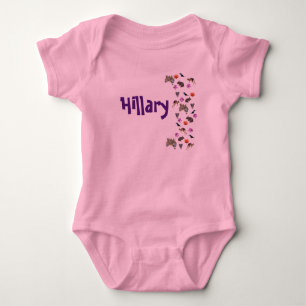 Hillary, Name-Logo mit australischer Tierwelt, Baby Strampler