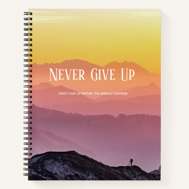 Hills Landschaft Regenbogenfarben Motivation Zitat Notizbuch (Vorderseite)