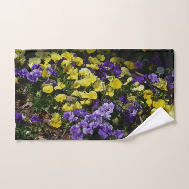 Hillside of Purple and Yellow Pansies Handtuch (Handtuch)