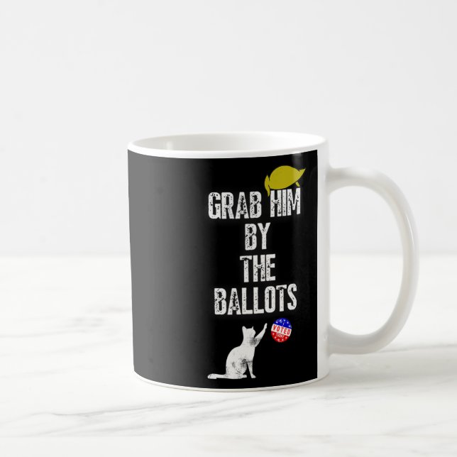 Him by the Polls Kamala Harris 47 47. Präsident U Kaffeetasse (Rechts)