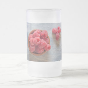 Himbeeren, frisch in einer Schüssel Mattglas Bierglas