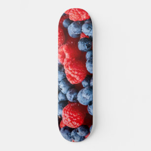 Himbeeren und Blaubeeren Skateboard