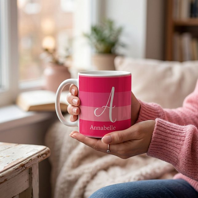 Himbeerrosa Streifen, benutzerdefinierte Monogramm Kaffeetasse (Von Creator hochgeladen)
