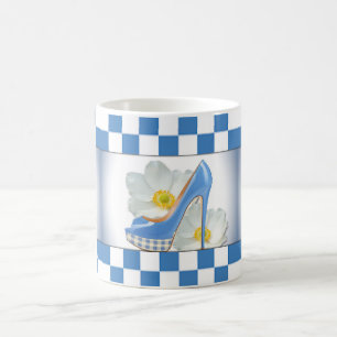 Himmel-Blau-hohe Fersen-Schachbrett-Muster u. Kaffeetasse
