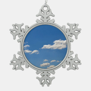 Himmel ist blau und weiße Wolken kommen vorbei Schneeflocken Zinn-Ornament