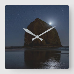 Himmel über Haystack Rock Cannon Beach, Oregon Quadratische Wanduhr