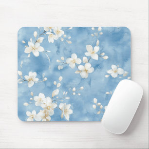Himmelblaue hübsche weiße Blumen Mousepad