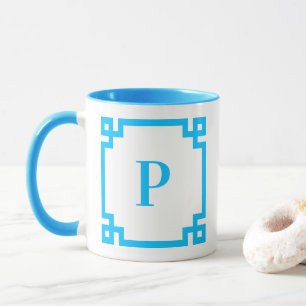Himmelblauer griechischer Schlüsselbord Monogramm Tasse