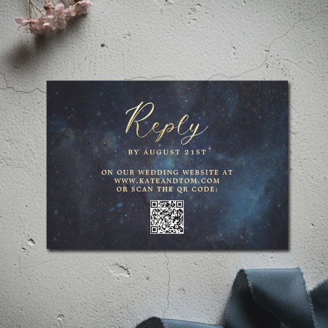 Himmelgalaxie Sterne Mitternachtsnavy Hochzeit QR RSVP Karte (celestial galaxy wedding rsvp reply watercolor moody navy blue starry night written in the stars)
