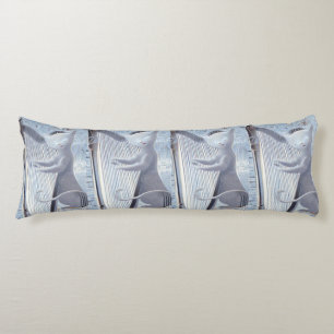 Himmlische Katzenharfe – Träumendes Körperkissen