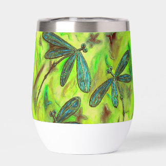 Himmlische Libellen auf einem Sternenhimmel