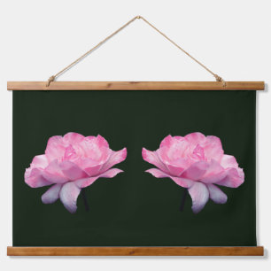 Himmlische rosa Rosenblüten Zwillinge Wandteppich Mit Holzrahmen