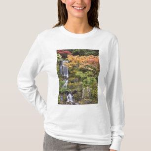 Himmlische Wasserfälle und Herbstfarben T-Shirt